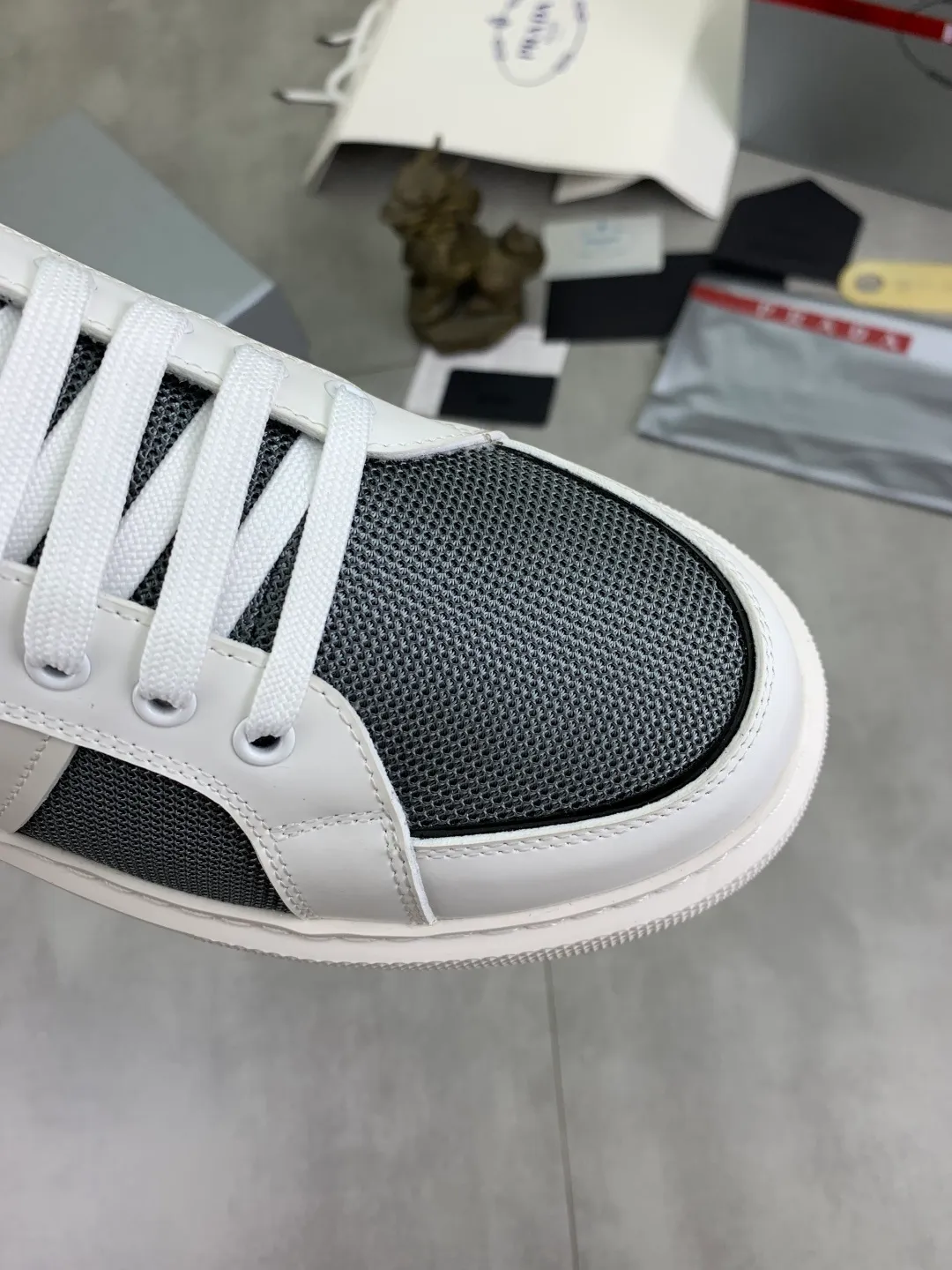 Men's men's shoes 💰P542💰 [New style] popular models are on the official website, 🆘 The trendy brand (Prada) mainly promotes popular models, avant-garde and versatile fashionable men's shoes private version mold opening, cowhide surface splicing 1:1.. Fashionable and simple, original imported cowhide lining cowhide feet; the atmosphere and personality are more fashionable, eye-catching and pursuing class. It will subvert the old idea and be a must-have for fashionistas with you! Must keep it! Tall and comfortable, large and low, high-end quality workmanship. Size: 38-44 4️⃣colors available.